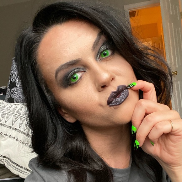 MEET YOUR POSHER; Jordan 🖤 - Picture 1 of 1